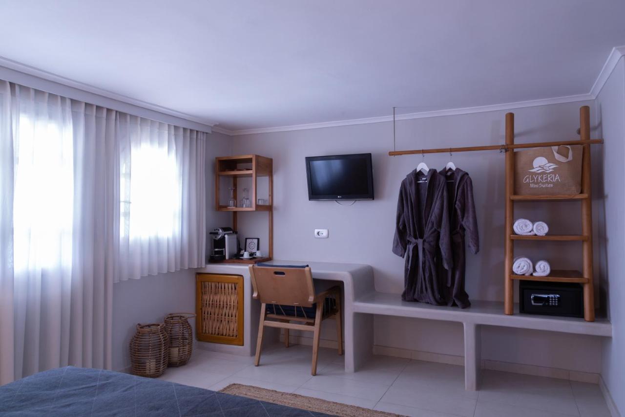 Glykeria Mini Suites Perivolos  Exteriör bild